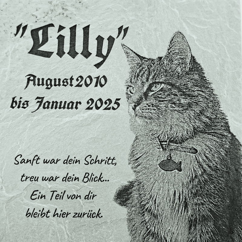 Personalisierte Gedenktafeln aus Schiefer & Holz