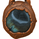 Labradorit Anhaenger rund mit Kupferrahmung patiniert