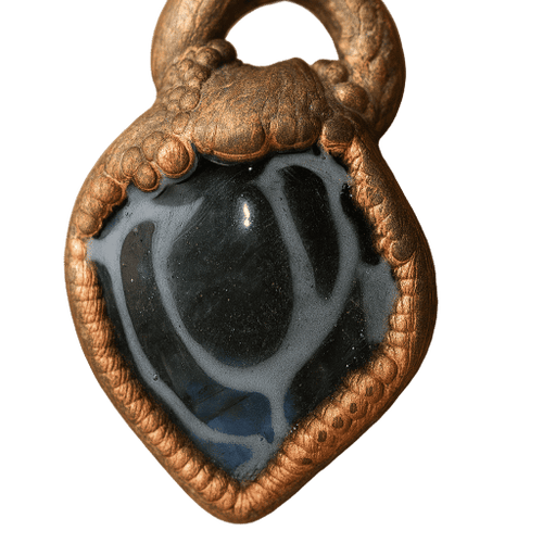 Kupfergerahmter Labradorit mit leichter PAtina
